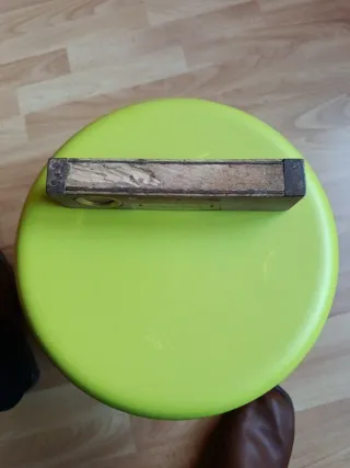 Nivel antiguo de madera