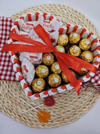 Corazón de chocolates artesanal
