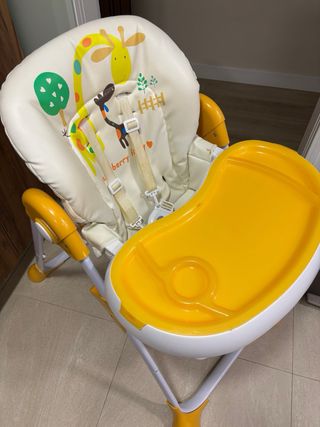 Trona de bebé con diseño infantil