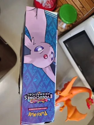 Colec Pokémon Premium Evol Prismáticas en Español.