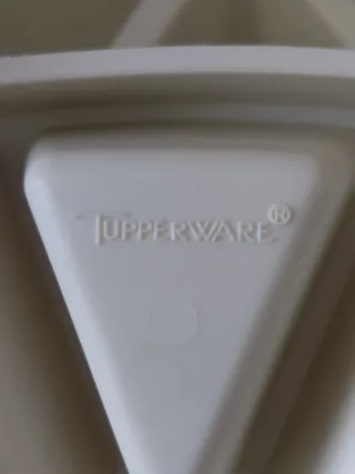Cubitera Tupperware y accesorios años 80.