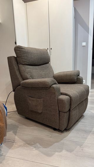 Sillón elevador motorizado en perfecto estado