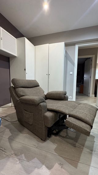 Sillón elevador motorizado en perfecto estado