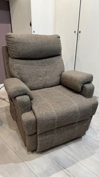 Sillón elevador motorizado en perfecto estado