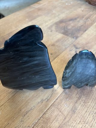 2 Figuras de obsidiana negra