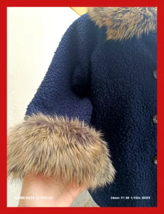 Abrigo azul talla 52 con detalles marrones