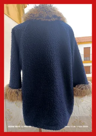 Abrigo azul talla 52 con detalles marrones