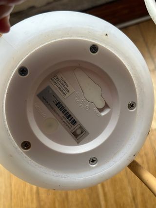 Lámpara de mesa inalámbrica de madera y cristal