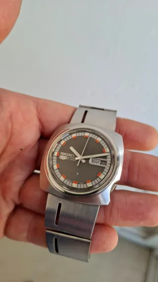 Reloj Seiko 6119 Asimétrico