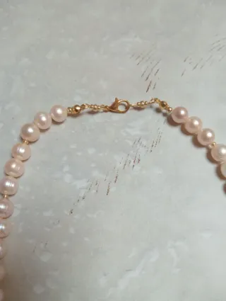 Collar y pendientes, perlas melocotón y flor