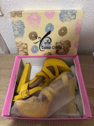 Zapatos de tacón Colour Cherie amarillos