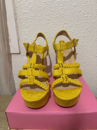 Zapatos de tacón Colour Cherie amarillos