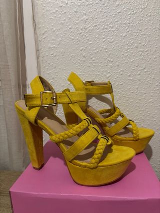 Zapatos de tacón Colour Cherie amarillos