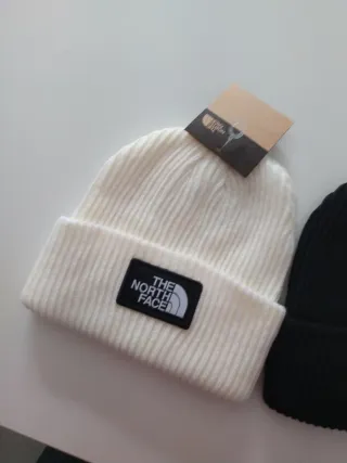 2 Gorros The North Face (Blancos y Negros)