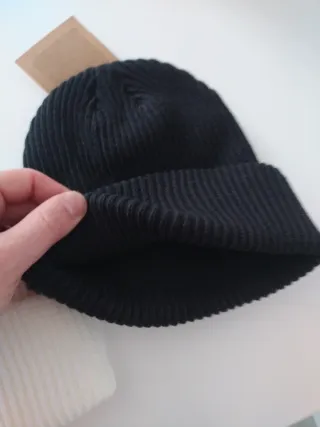 2 Gorros The North Face (Blancos y Negros)