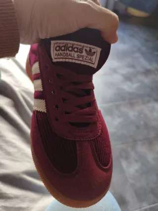 Zapatillas Adidas unisex rojas y blancas