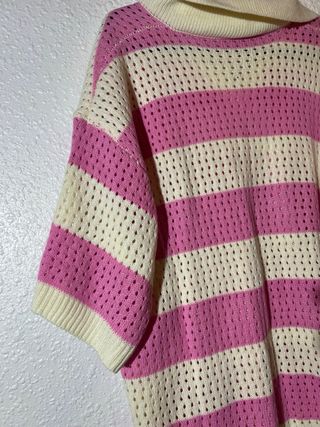 Polo de punto Romwe rayas rosa y beige