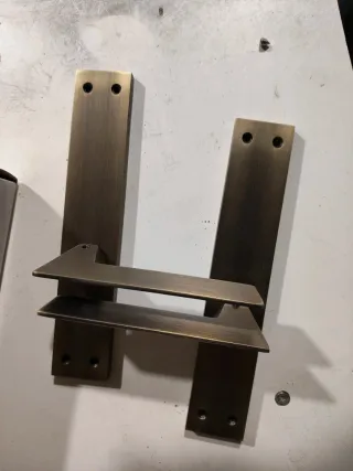 Manivelas de cuero para puerta