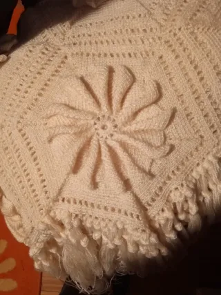 Colcha ganchillo beige con flecos