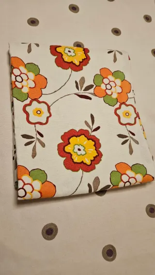 Colcha y Cortinas Beige y Naranja