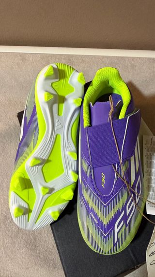 Botas de fútbol Adidas F50 Club FG/MG J