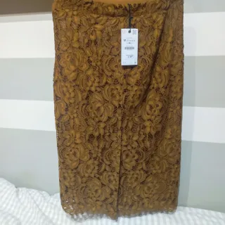 Falda de encaje elegante