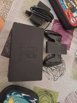 Lote Nintendo Switch + 3 Fundas