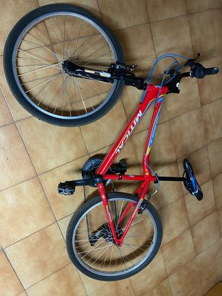 Bicicleta infantil roja como nueva