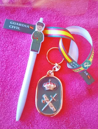 Colección 30 Pines Insignias Guardia Civil