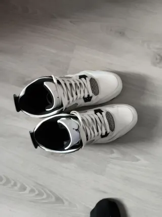 Jordan 4 Blancas y Negras