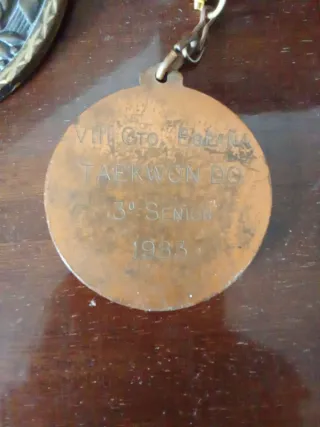 Lote de 3 medallas olímpicas.taekwondo y judo.