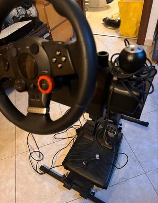 Logitech Driving Force GT Volante con struttura
