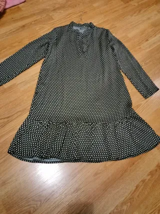 Abito con fantasia geometrica