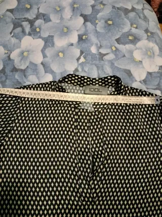 Abito con fantasia geometrica