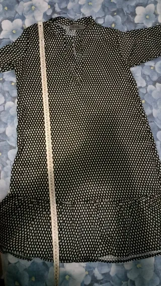 Abito con fantasia geometrica