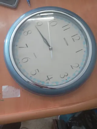 Reloj de Pared Rhythm Azul y Blanco