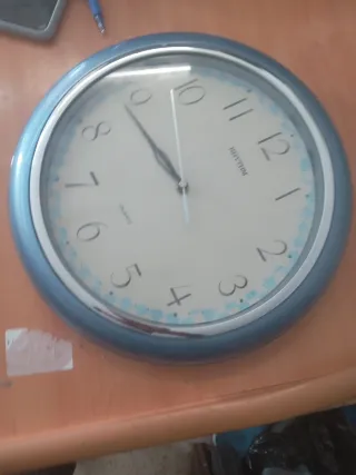 Reloj de Pared Rhythm Azul y Blanco