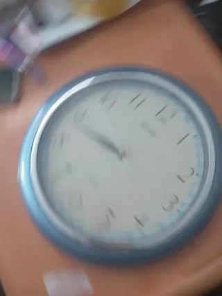 Reloj de Pared Rhythm Azul y Blanco