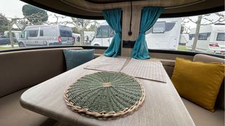 Mini caravana (640 kg) Carpento 360 D CONFORT PLUS