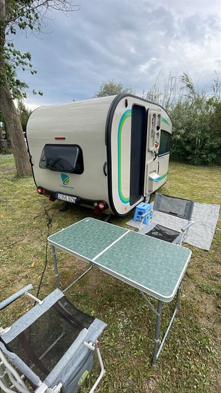 Mini caravana (640 kg) Carpento 360 D CONFORT PLUS