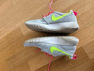 Nike Roshe Run grigie e fucsia