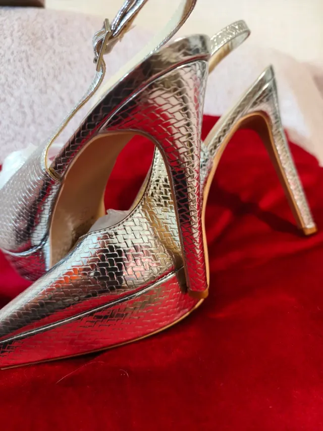 Sapatos de salto alto prateados tamanho 41/42