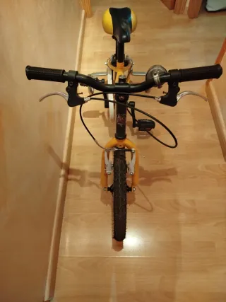 Bicicleta infantil amarilla