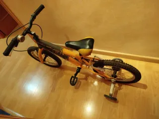 Bicicleta infantil amarilla