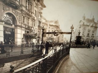 Pareja de cuadros de Londres firmados.