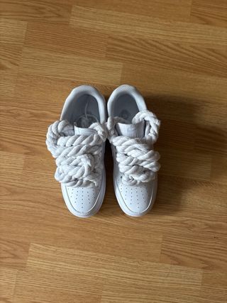 Nike Air Force 1 Blancas con cordones anchos