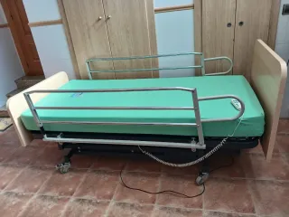 Cama geriátrica con colchón viscoelástico