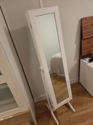 Espejo joyero de pie blanco