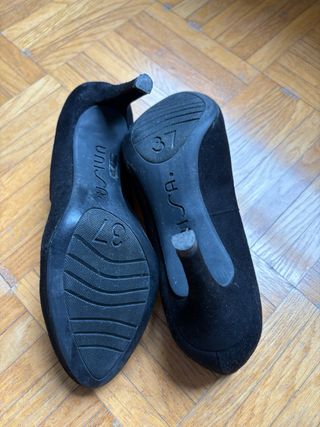 Zapatos salón con plataforma negros UNISA talla 37