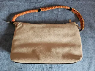 Bolso Beige con Asa Naranja